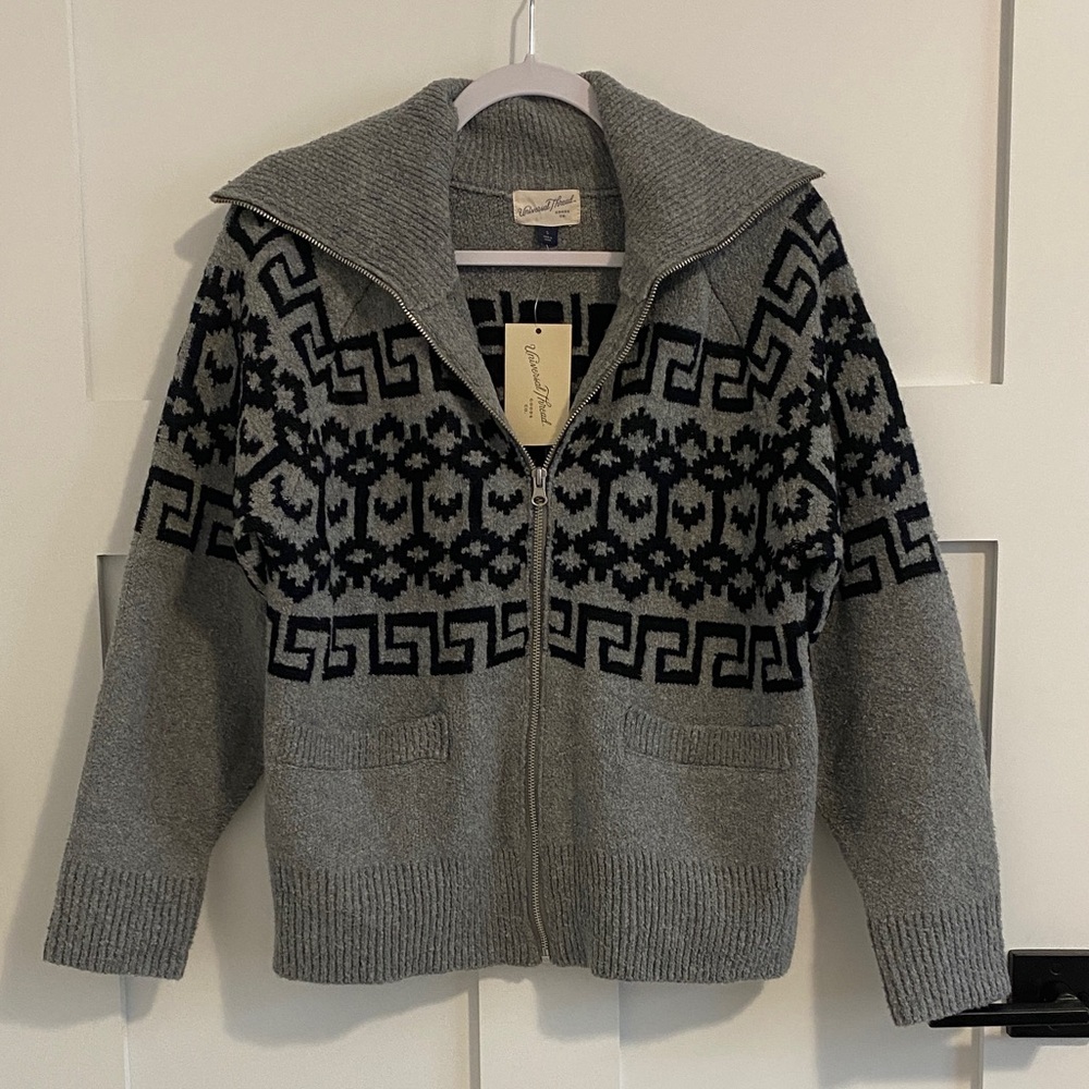 Universal Thread Gray and Black Patterned Zip-Up Sweater
